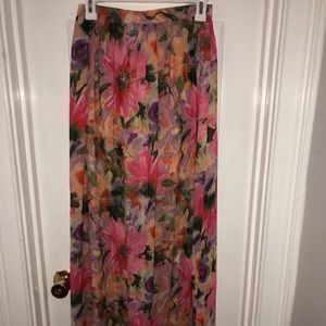 Floral maxi skirt🌻